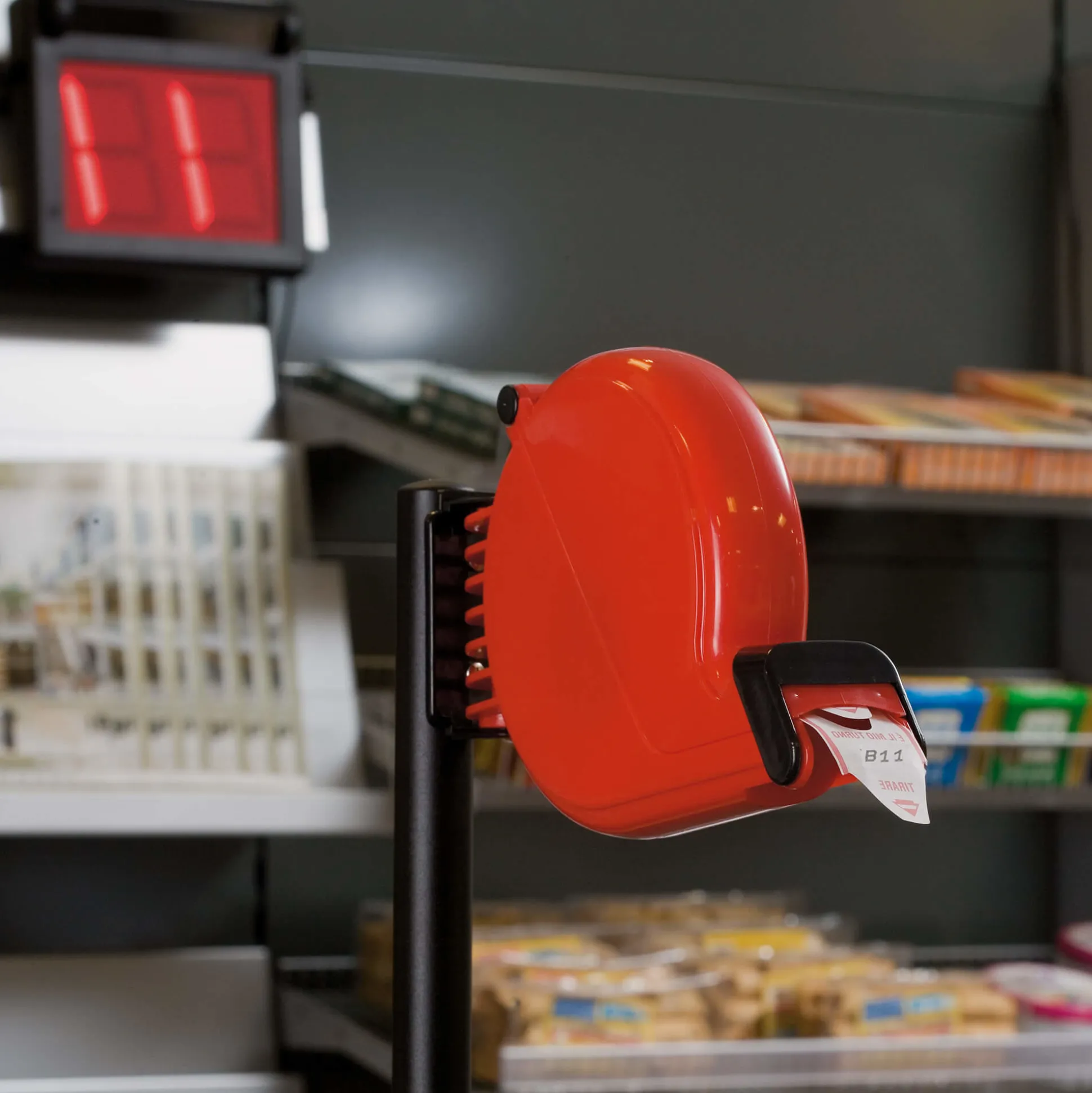 Dispenser til kø nr. system i rød