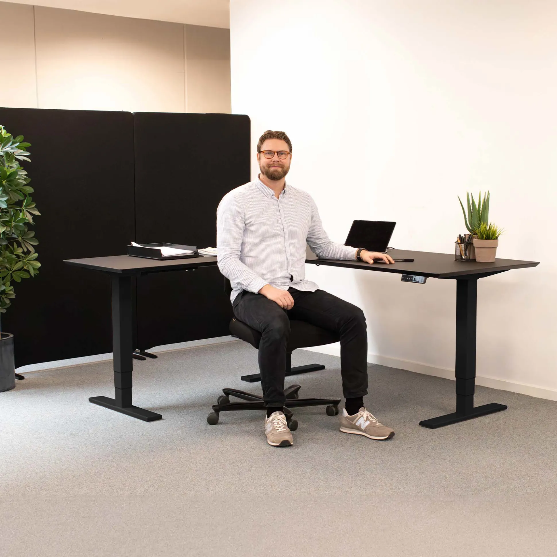 Hjørne hæve sænkebord 160x180 - Corporate