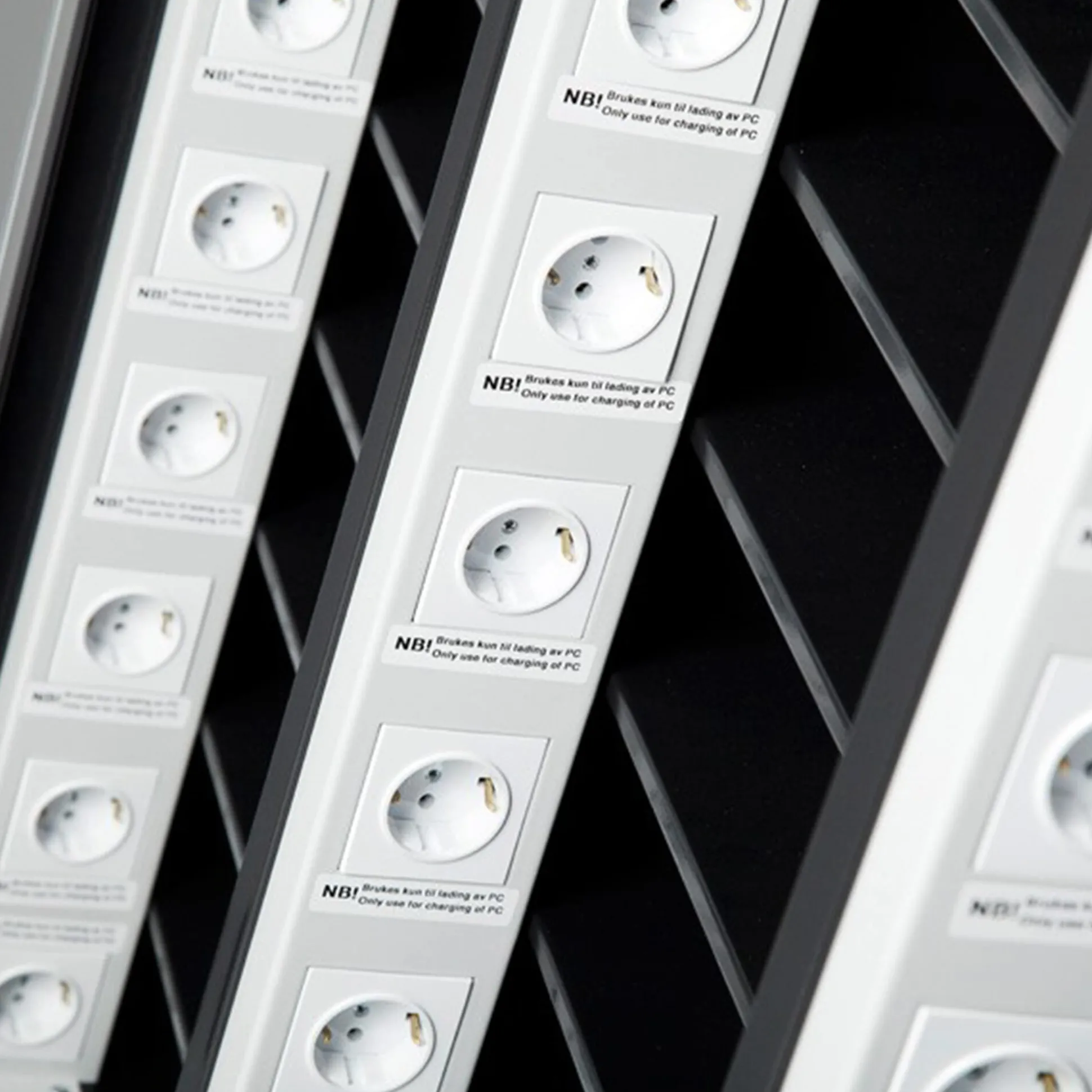 PC-vogn 20 rum med opladning, sort/grå