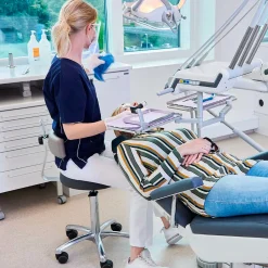 Taburet Round mellem mørkegrå/sand ryglæn